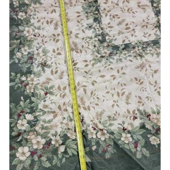 VTG KEMP & BEATLEY 40X57 Tablecloth Christmas damask Rectangle Floral COTTON - Picture 2 of 5